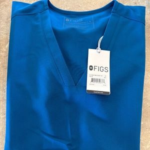 Figs- casma three pocket scrub top size small